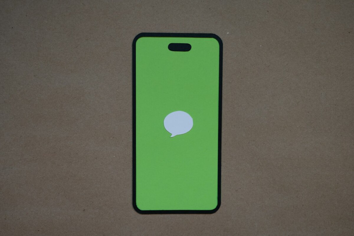 RCS vs SMS vs iMessage: Why Some Texts Look “Green,” Some Look “Blue,” and Some Break