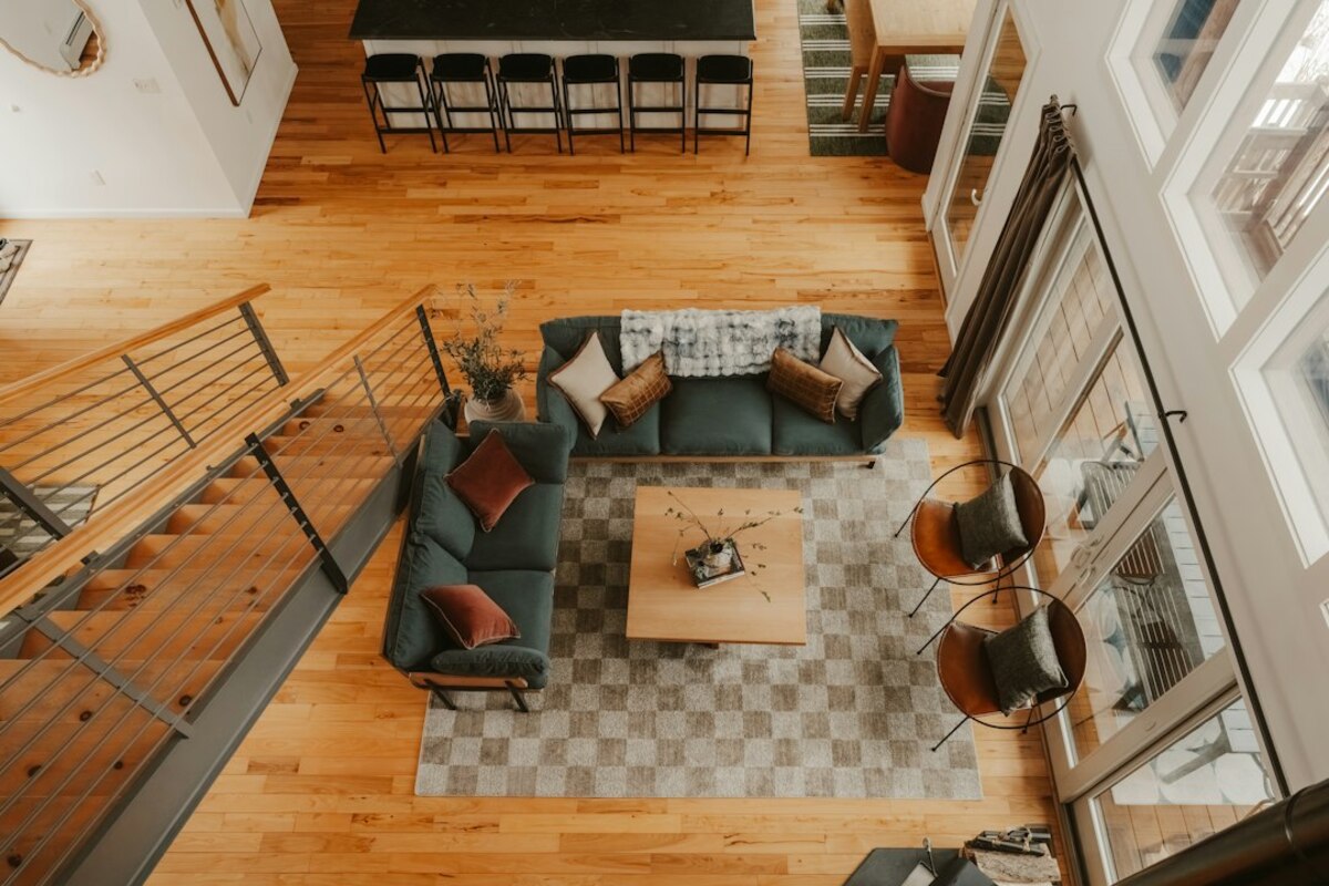 Robot Vacuum vs Stick Vacuum: Which One Actually Fits Your Home (and Your Habits)?
