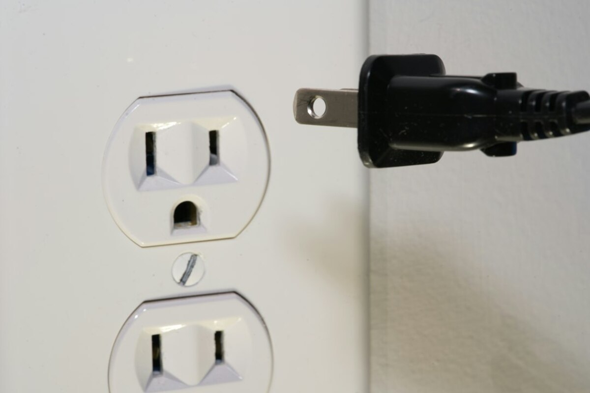 Smart Plugs Explained: The Simple Device That Can Cut Your Standby Power (and Set Better Routines)