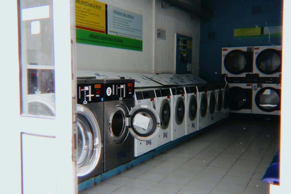 Why Your Washing Machine Leaves Clothes Musty (and the 10-Minute Cleaning Cycle That Helps)
